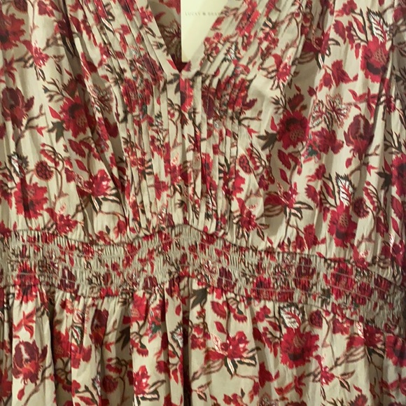 Lucky brand dress. Floral with pin tuck details around v neck. - Picture 5 of 6